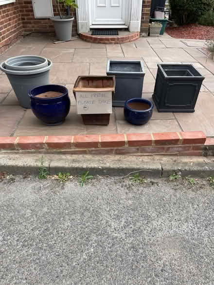 Photo of free Plant pots (Chessington KT9) #1