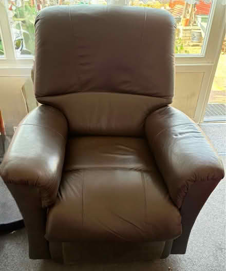 Photo of free Electric recliner (Cosham PO6) #1