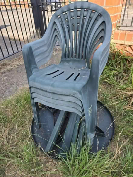 Photo of free Green outdoor table and chairs (Broxtowe NG8) #2