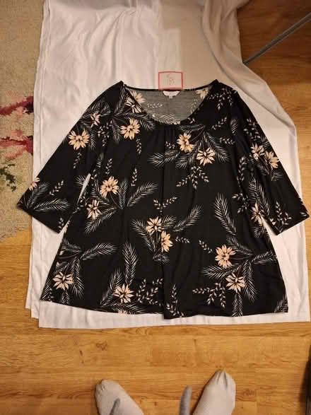 Photo of free Tops and shorts (Kingswood SS16) #1