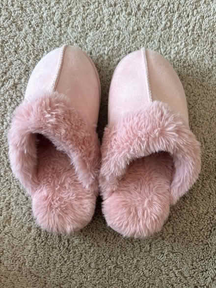 Photo of free Girls slippers size 2-3 (Aberdeen) #1