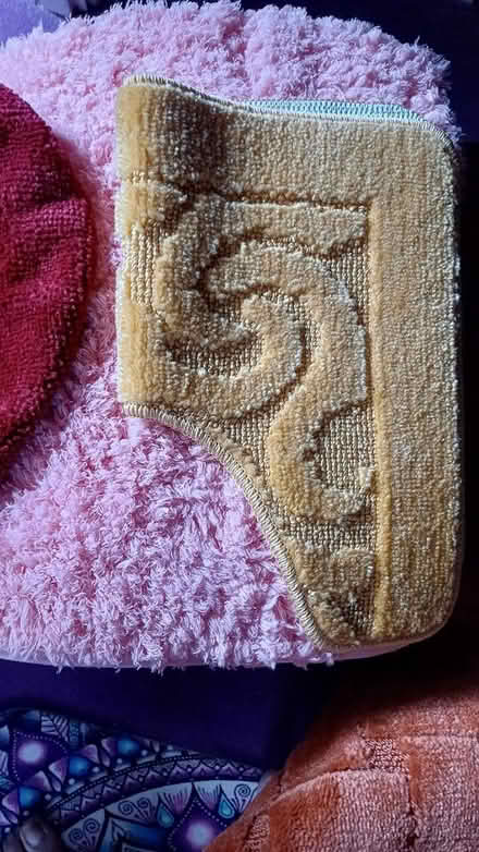 Photo of free 2 cushions and bath mats (Chineham RG24) #2