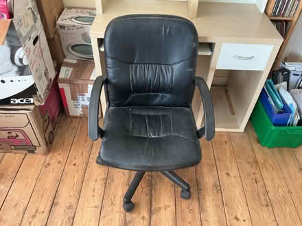 Photo of free Black swivel chair (Grays RM17) #1