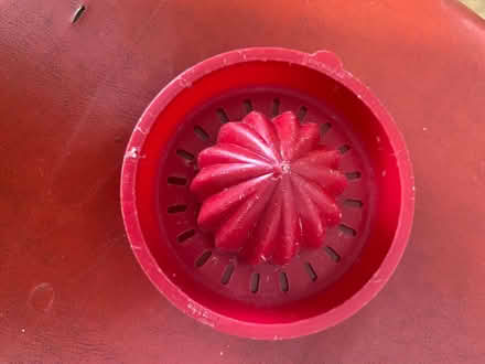 Photo of free TUPPERWARE LEMON/FRUIT SQUEEZER SQUEEZER 1970s (Broadwater BN14) #1