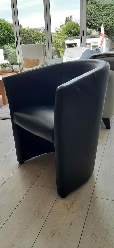 Photo of free Black chair TUB ..pet/smoke (West byfleet KT14 6DZ) #1