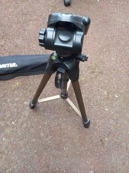 Photo of free Camera Tripod (Market Deeping PE6) #1