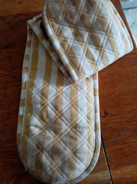 Photo of free Oven gloves (Pimlico, SW1) #3