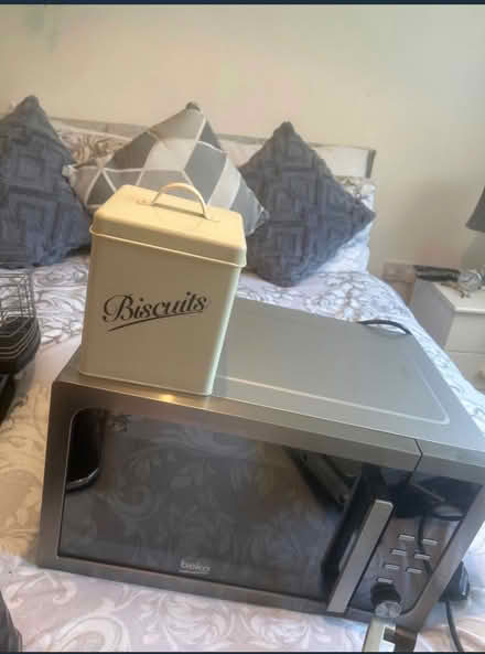 Photo of free Kitchen stuff (Oxley WV10) #1