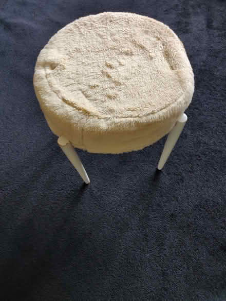 Photo of free Bedroom stool with fluffy cover (Abraham Heights LA1) #1