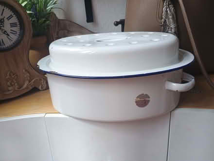 Photo of free Large Enamel casserole dish with lid (Hampden Park BN22) #1