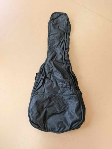 Photo of free Soft guitar case with carry straps (AL1 Sopwell) #1