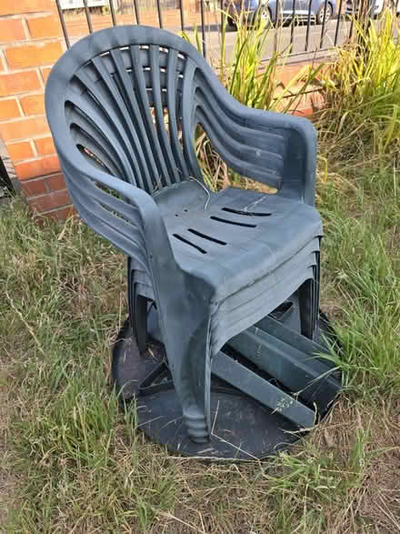 Photo of free Green outdoor table and chairs (Broxtowe NG8) #1