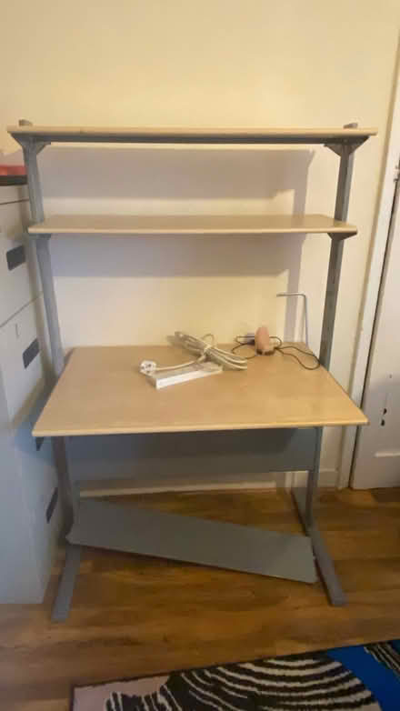 Photo of free computer table (Tw76je) #1