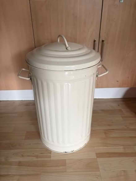 Photo of free Kitchen bin (Chelsea SW10) #1