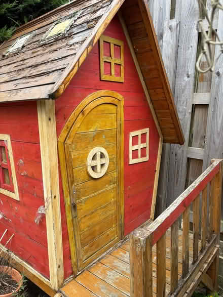 Photo of free Children’s playhouse and basketball ball net (Buckstone EH10) #2