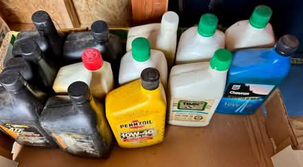 Photo of free 13 quarts of motor oil as set (Saratoga) #1