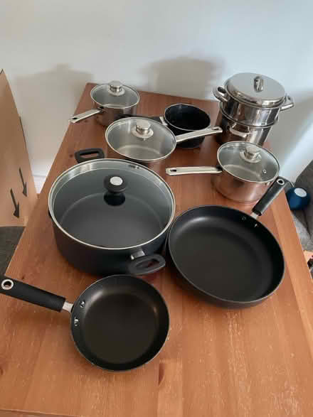 Photo of free Assorted pans and frying pans (Bishop’s Stortford) #1