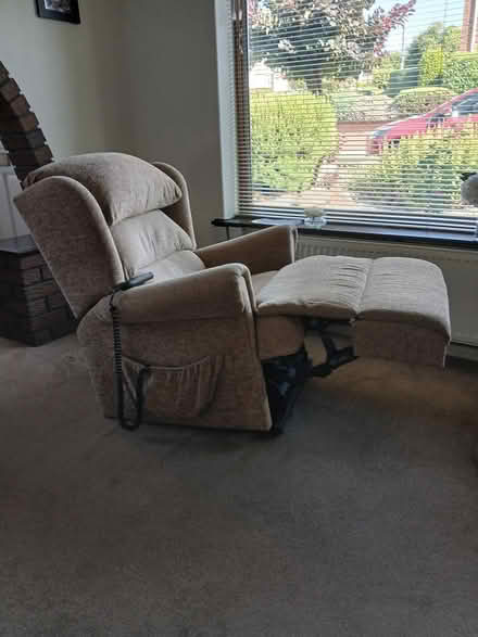Photo of free Riser recliner chair (Ernsford grange. CV3 2 GG) #3