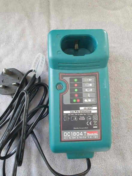 Photo of free Makita battery charger & batteries (B46 coleshill) #1