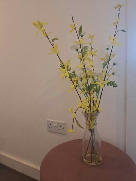 Photo of free Artificial flowers in vase (M13) #1