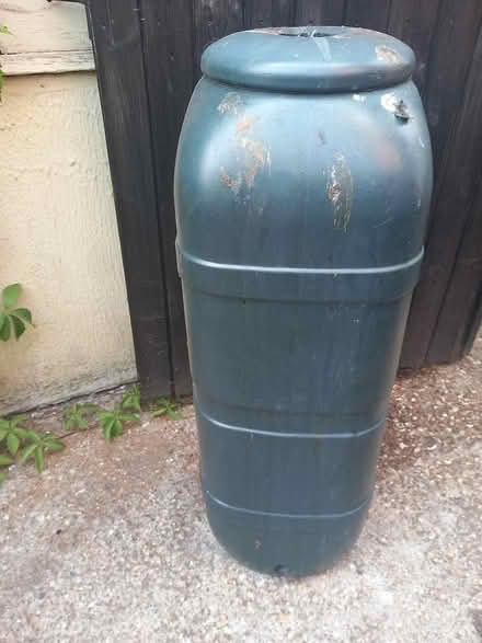 Photo of free small water butt (RG6 near Palmer Park) #1