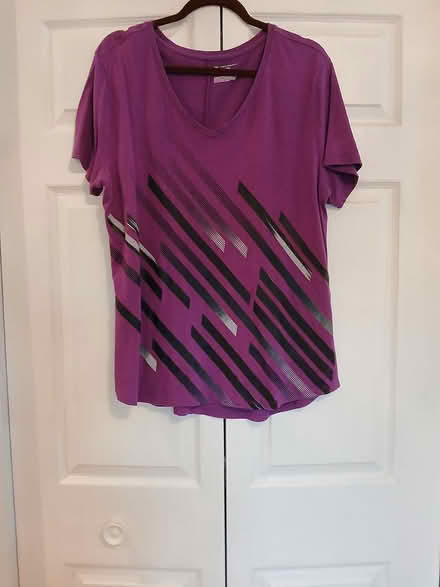 Photo of free women's tops (Woodridge-near 75th and Janes) #4