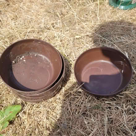 Photo of free 6 stackable plastic picnic dishes (Horsley GL6) #1