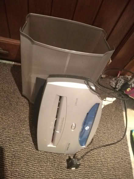 Photo of free Paper/CD shredder (Poulton CH44) #2