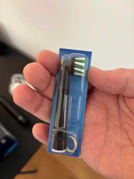 Photo of free Electric toothbrush (with brand new mouth piece) (White City W12) #2