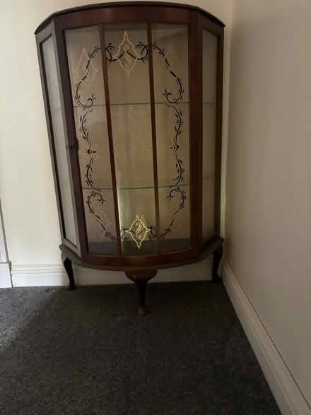 Photo of free Vintage display cabinet (AB124QZ) #1