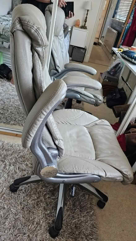 Photo of free Office-style/desk chair, wheeled, adjustable height and rake (Townsend AL3) #1
