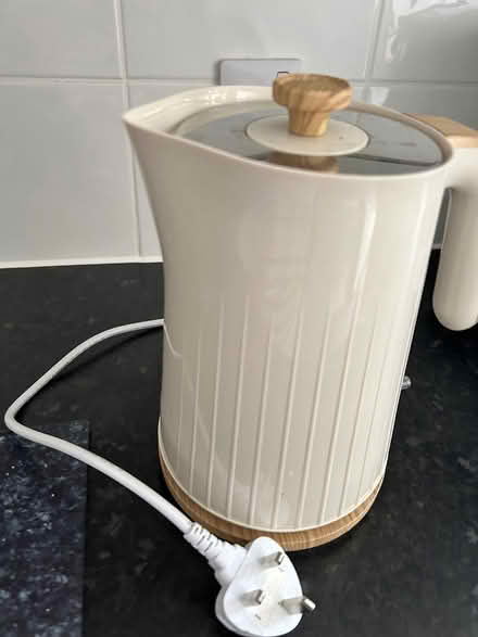 Photo of free Cream scandi kettle (ware SG12) #1