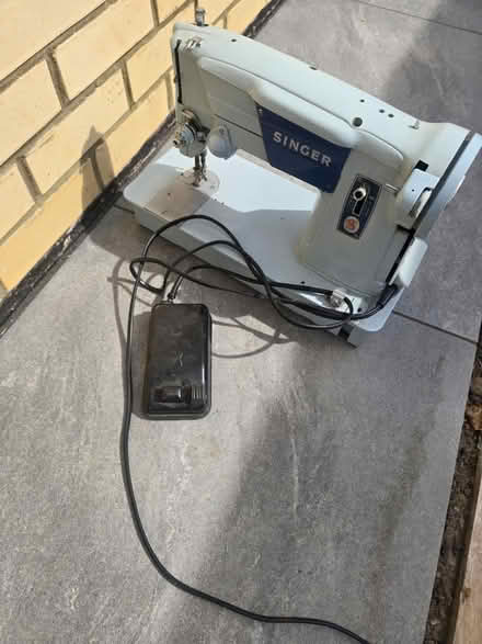 Photo of free Sawing machine SINGER (Stevenage SG2) #2