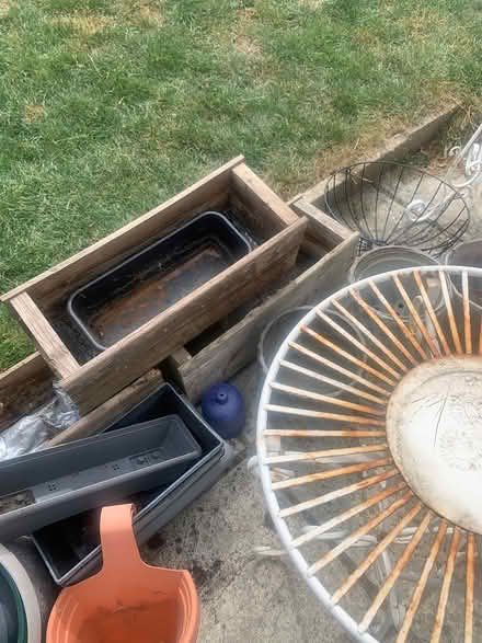 Photo of free All to go together garden items (Lu4 9uf) #1