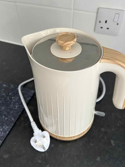 Photo of free Cream scandi kettle (ware SG12) #3