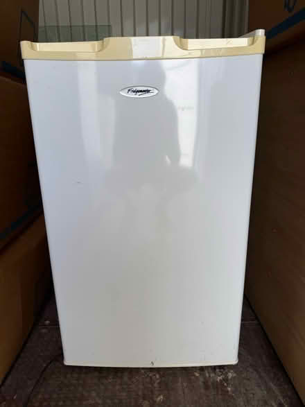 Photo of free fridge (Woofferton SY8) #1