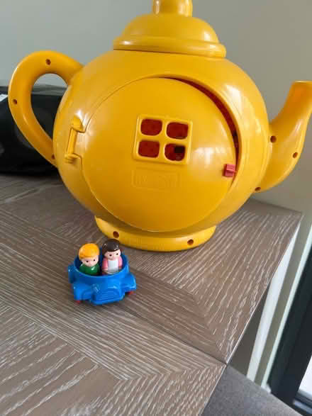 Photo of free Teapot house with 3 figures and car (Westbrook WA5) #3