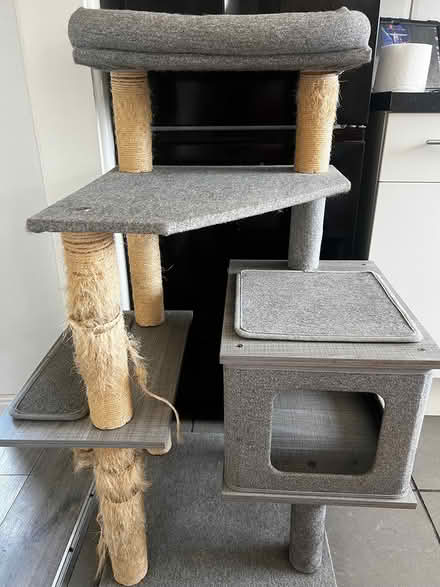 Photo of free Cat scratch post (Cf440ua) #1