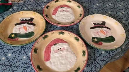 Photo of free 4 decorative Christmas plates (Welwyn Garden City AL8) #2