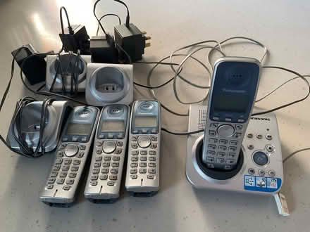 Photo of free Panasonic KX-TG7220E answerphone with 4 cordless phones and (Churchgate EN8) #1