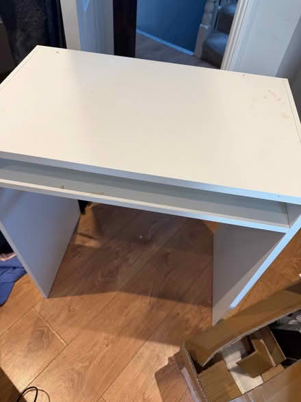 Photo of free Small white desk (islington N1) #1