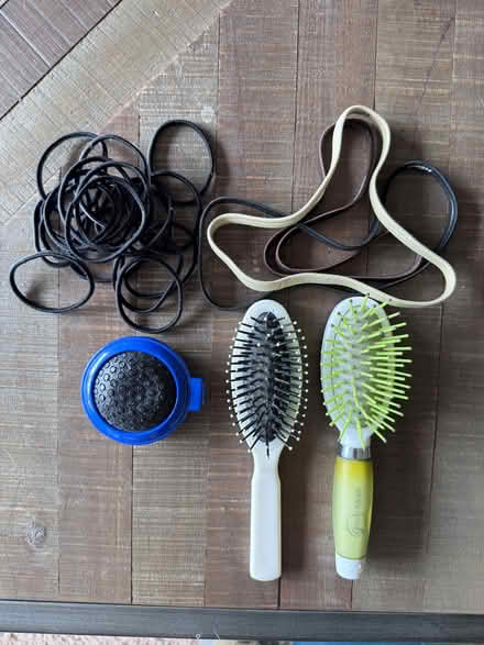 Photo of free Hair Brushes, Ties, and Bands (Lynnwood) #1
