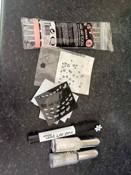 Photo of free Nail art set and varnish (SG4 hitchin) #1