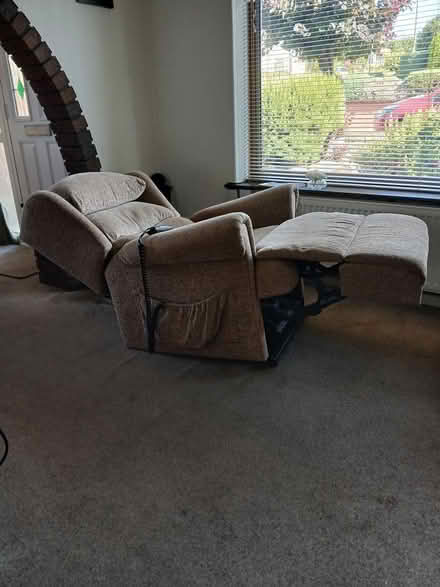 Photo of free Riser recliner chair (Ernsford grange. CV3 2 GG) #4