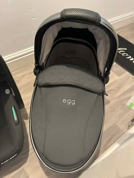 Photo of free Egg 3 carrycot (B113hj) #1