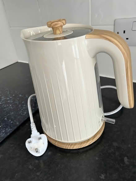 Photo of free Cream scandi kettle (ware SG12) #4
