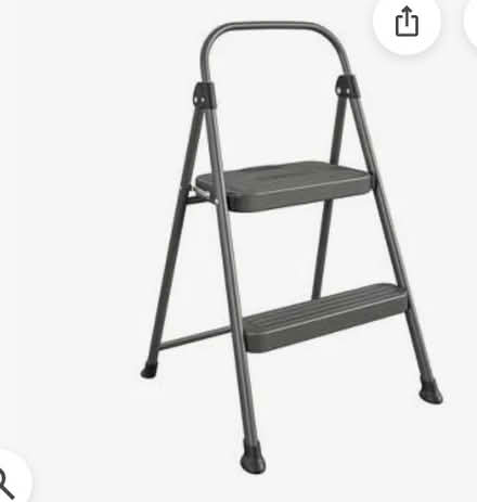 Photo of adult step stool (By the Mountain View Caltrain) #1