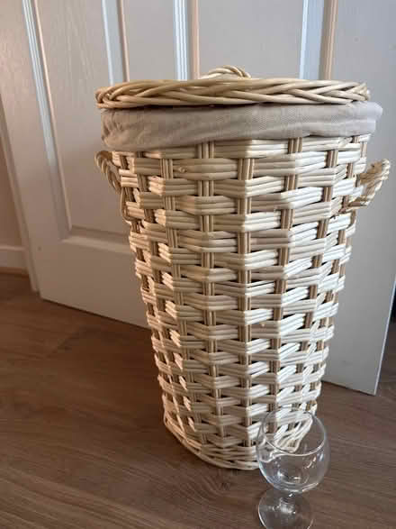 Photo of free Wicker lidded basket (Eastbourne BN22) #1