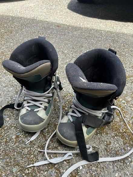 Photo of free K2 Snowboard boots 8M, Sims board (Mountlake Terrace) #2
