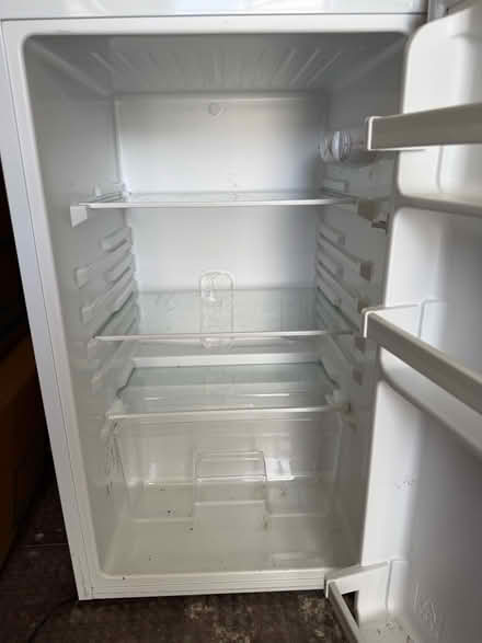 Photo of free fridge (Woofferton SY8) #2